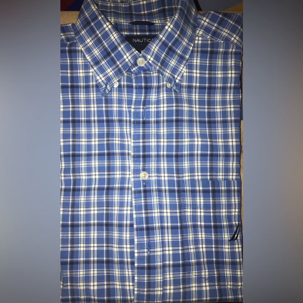 Nautica Short Sleeve Button up dress shirt • XL • Blue Black White Plaid